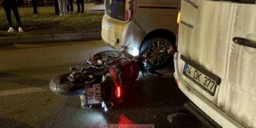 minibusun-altinda-kalan-motosiklet-surucusu-hayatini-kaybetti-aBqxZBk4.jpg