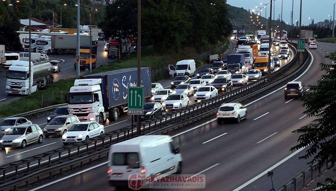 bayram-tatilinde-otoyol-yasaklari-basliyor-gYtipctr.jpg