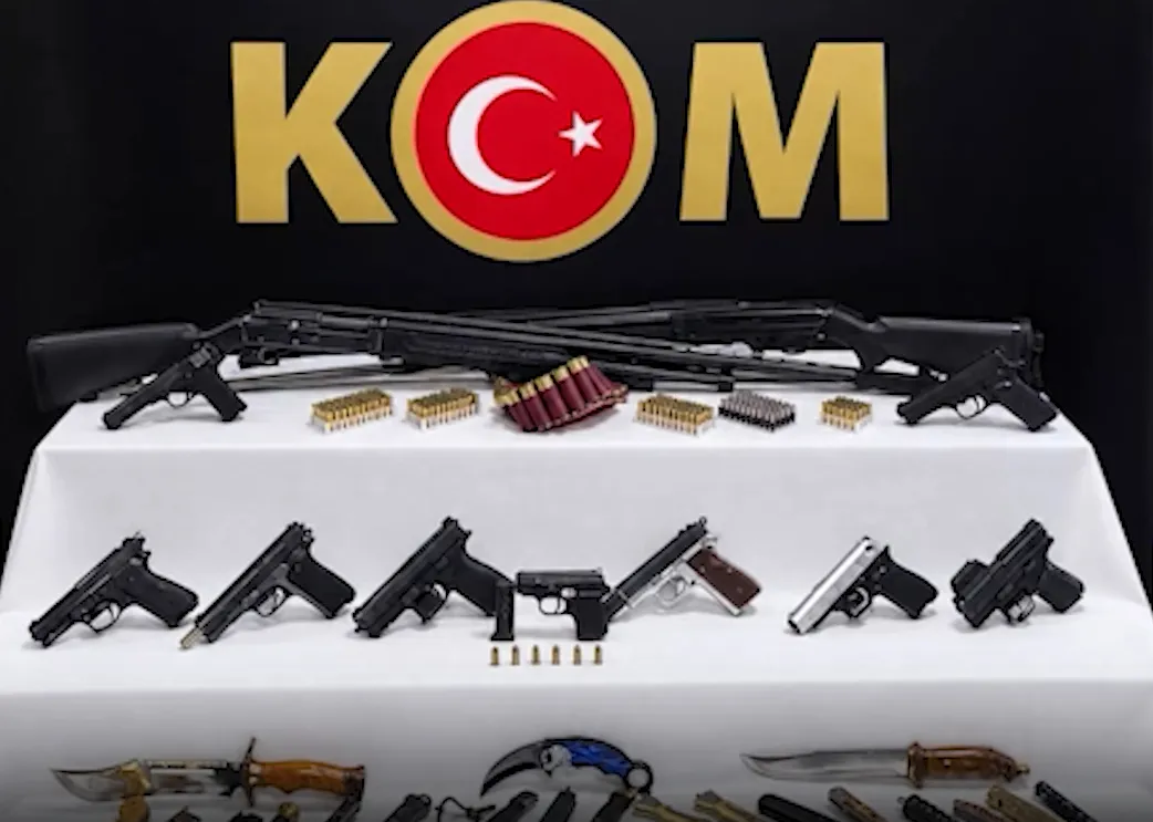 sakarya-da-yeni-nesil-suc-orgutlerine-operasyon_70598_2026_10_16_13_57_11_318171